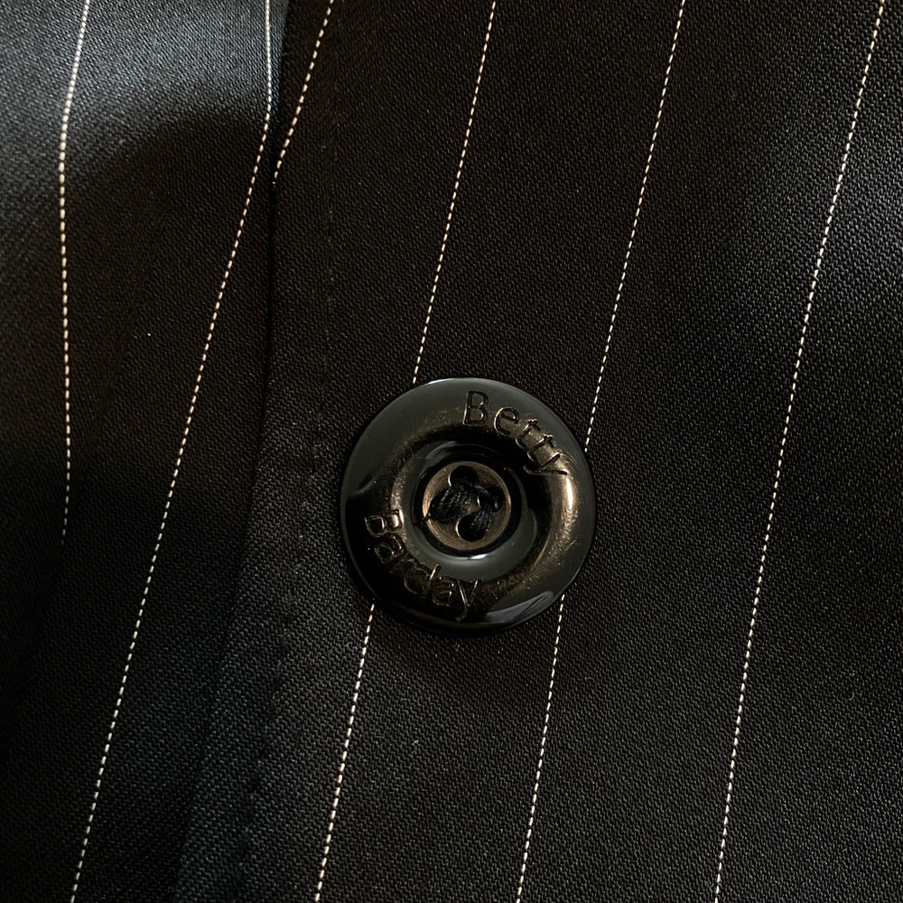 Pin striped blazer - Picture 4 of 6